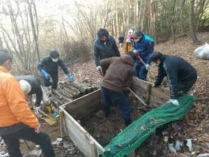 カブトムシの小屋の整備