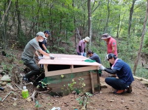 カブトムシ小屋の屋根取付け