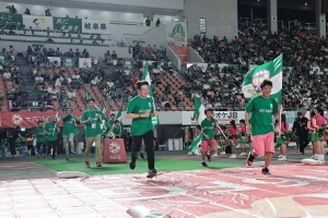 当社社員による応援フラッグ隊
