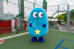 弊社キャラクター・しゃたまるもホッケーを体験！？